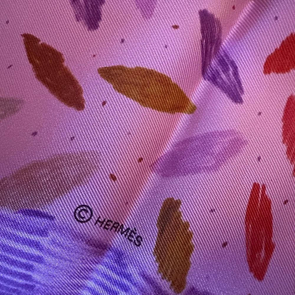 HERMES Cyclamen/Violet/Rouge Silk Chacun Fait Son Nid Square Scarf